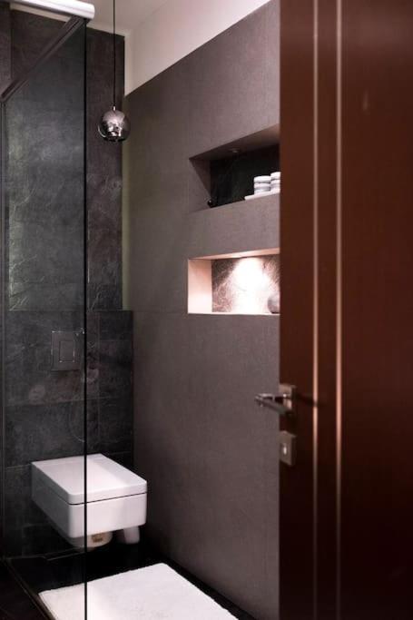 Evergreen - Old Town Spacious Stylish Apartment With Ac And One And A Half Bath, Baby & Kid- Friendly Bratislava Extérieur photo