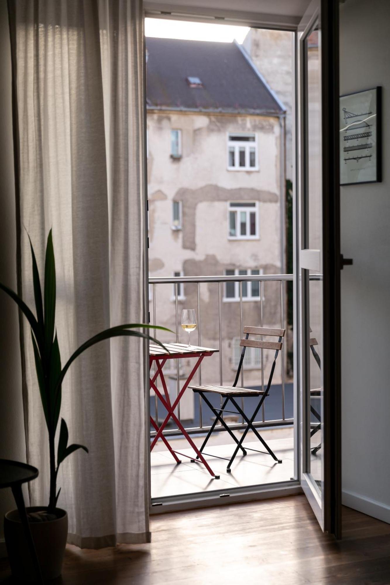 Evergreen - Old Town Spacious Stylish Apartment With Ac And One And A Half Bath, Baby & Kid- Friendly Bratislava Extérieur photo